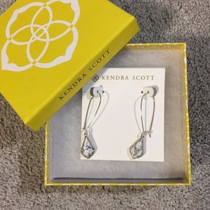 Kendra Scott Howlite Lori silver drop earrings